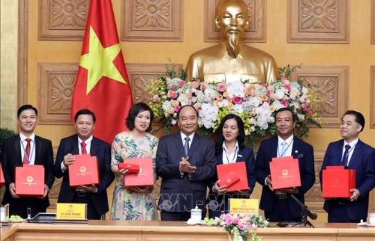 THỦ TƯỚNG GẶP MẶT CÁC DOANH NHÂN TRẺ ĐƯỢC TẶNG GIẢI THƯỞNG SAO ĐỎ