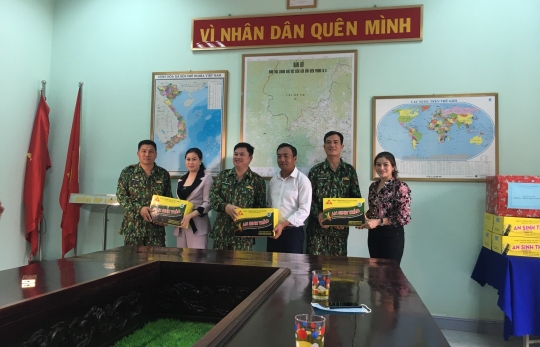 HÀNG TRĂM THÙNG NƯỚC THẢO DƯỢC TRƯỜNG SINH TRAO ĐẾN TAY UBMTTQ VIỆT NAM TỈNH GIA LAI, GÓP PHẦN ĐẨY LÙI DỊCH BỆNH COVID-19
